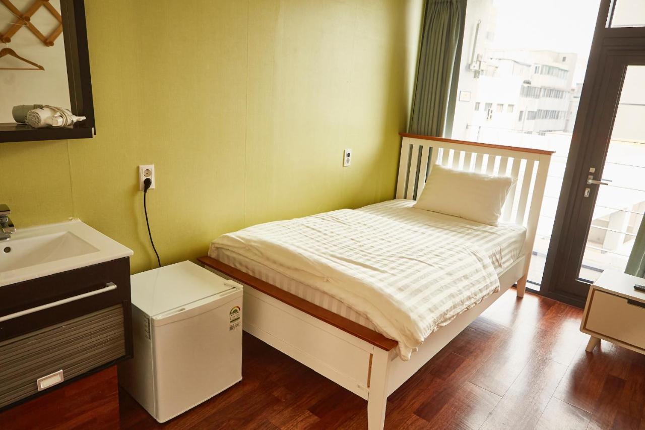 Guest 145 Hostel Gwangju Metropolitan City Exterior photo